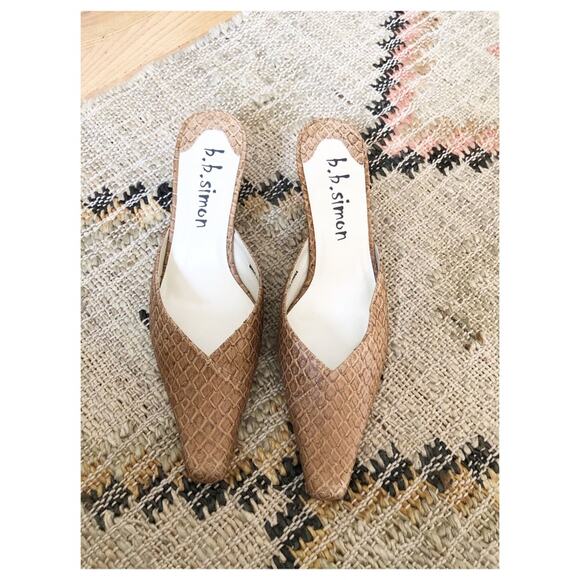 B.B. Simon Nude Crocodile Print Pointed Kitten Heel - Picture 1 of 5